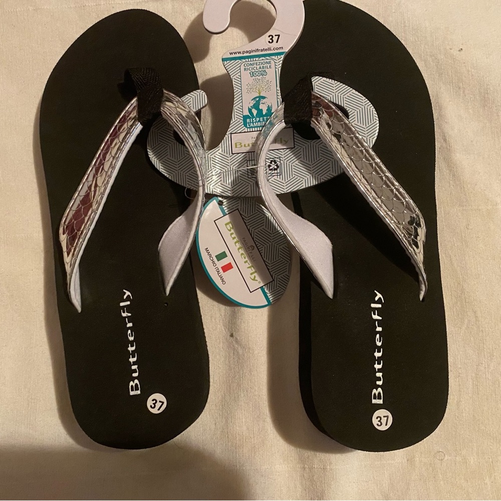 Women  black and silver thong sliders
